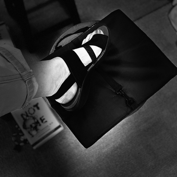 2 pairs of of BZees sandals . Both have been used.... 2 PAIRS! - Picture 5 of 16